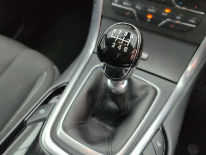 2025 Ford S-max