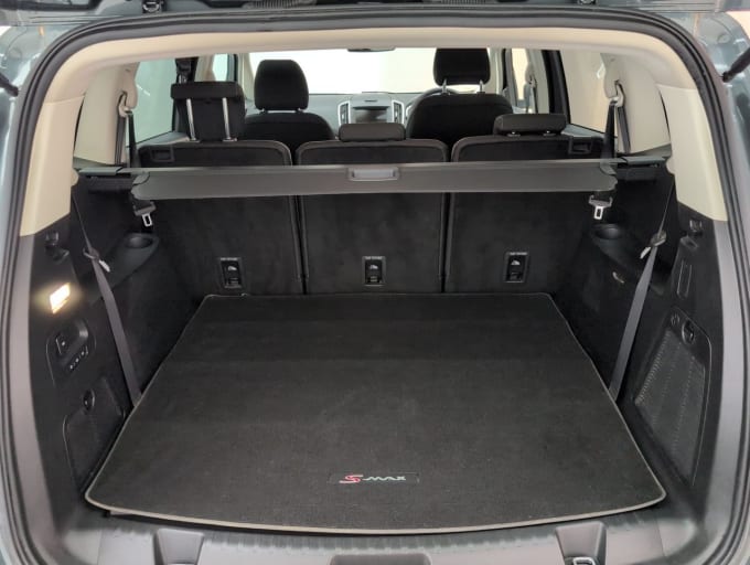 2025 Ford S-max