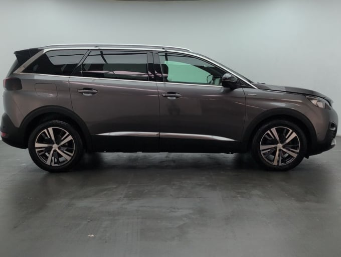 2025 Peugeot 5008