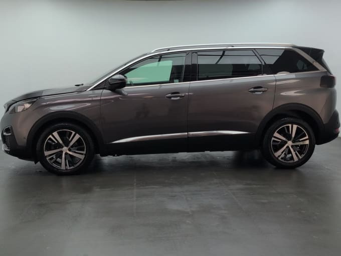 2025 Peugeot 5008