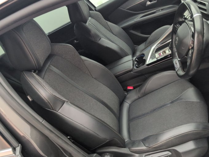 2025 Peugeot 5008