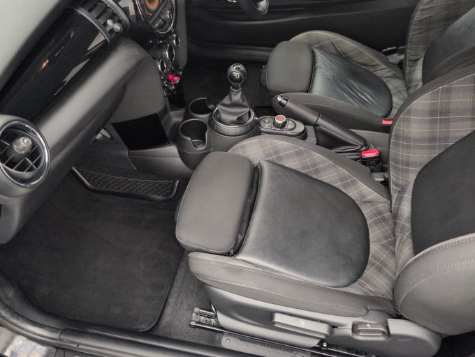 2025 Mini Hatch
