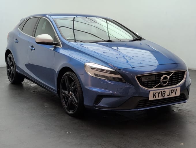2025 Volvo V40