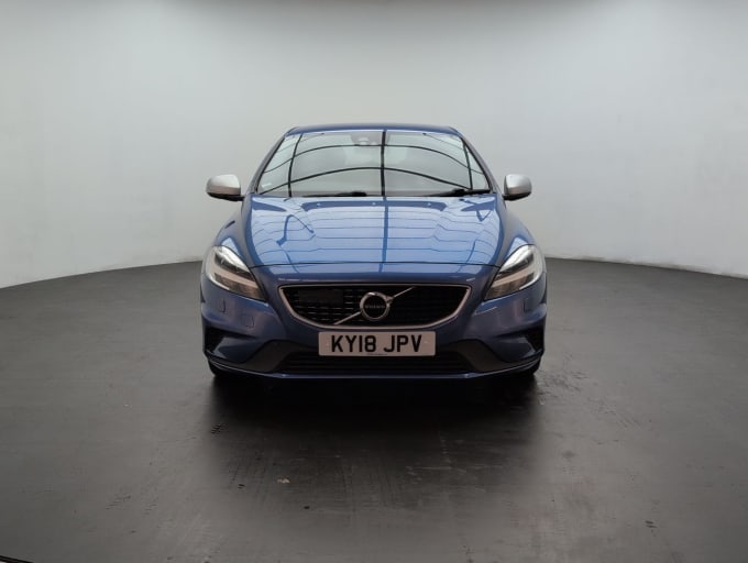 2025 Volvo V40