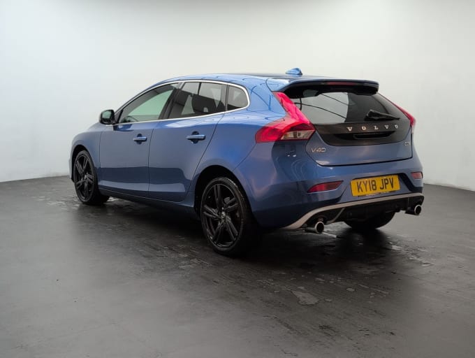 2025 Volvo V40