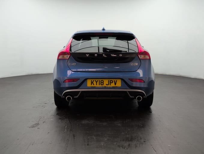 2025 Volvo V40
