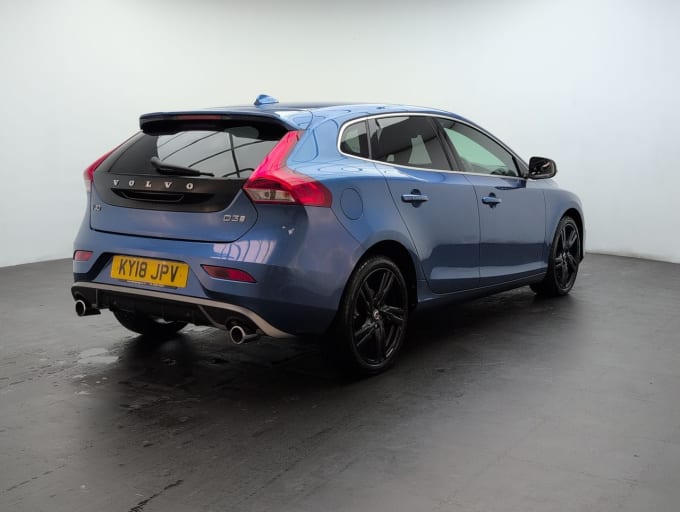 2025 Volvo V40