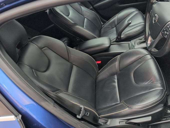 2025 Volvo V40