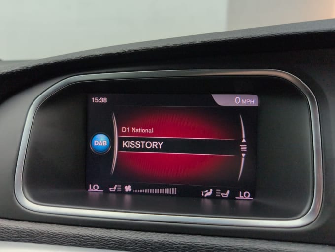 2025 Volvo V40