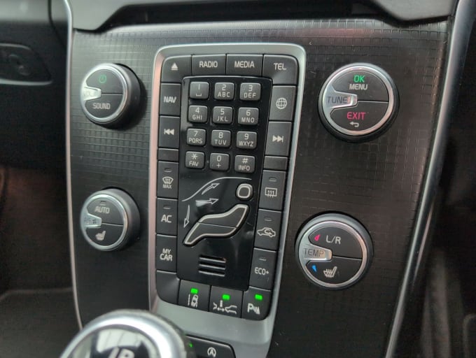 2025 Volvo V40