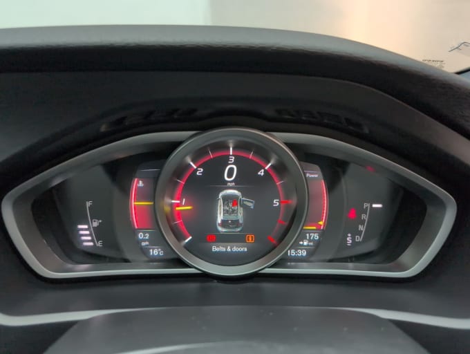 2025 Volvo V40