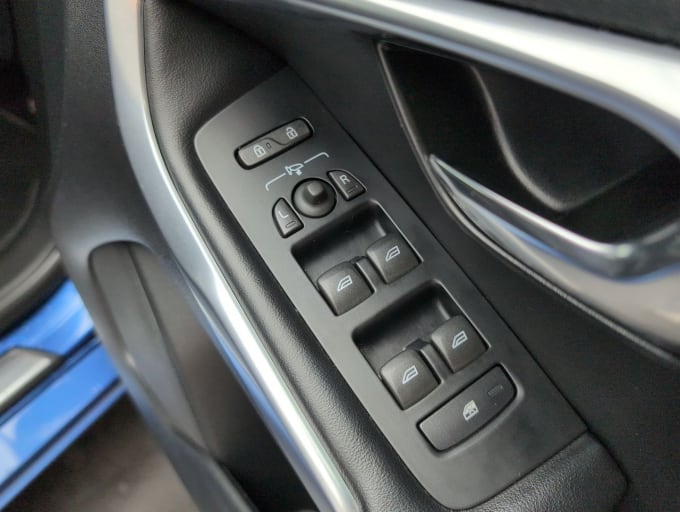 2025 Volvo V40