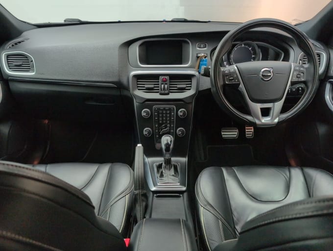 2025 Volvo V40