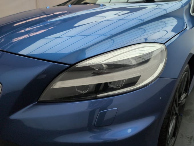 2025 Volvo V40