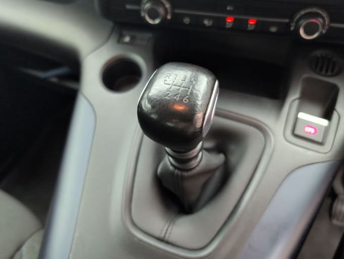 2025 Peugeot Rifter