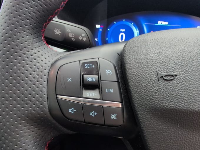 2025 Ford Kuga