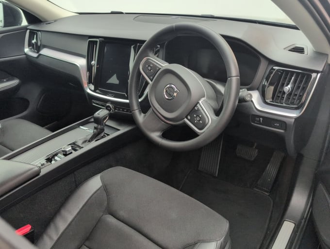 2025 Volvo V60