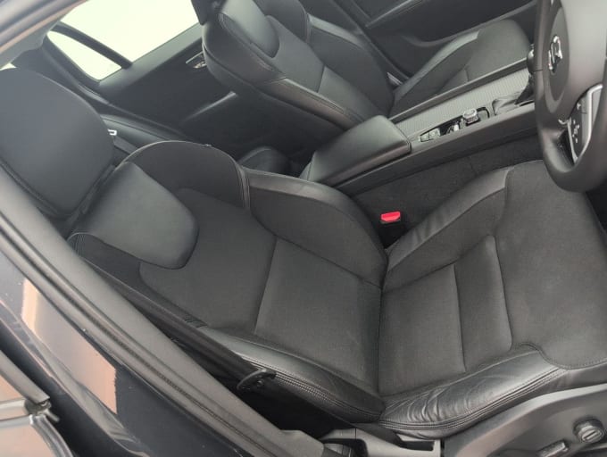 2025 Volvo V60