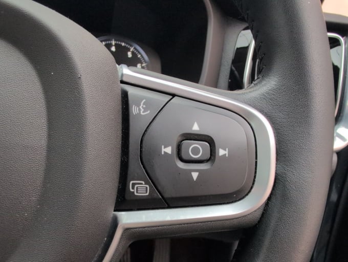 2025 Volvo V60