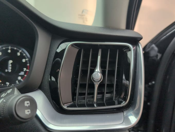 2025 Volvo V60