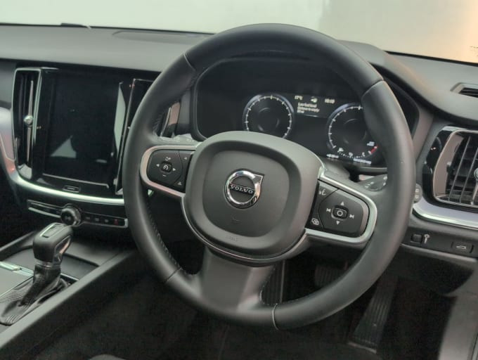 2025 Volvo V60