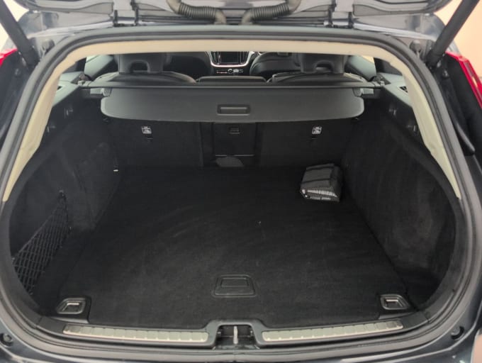 2025 Volvo V60