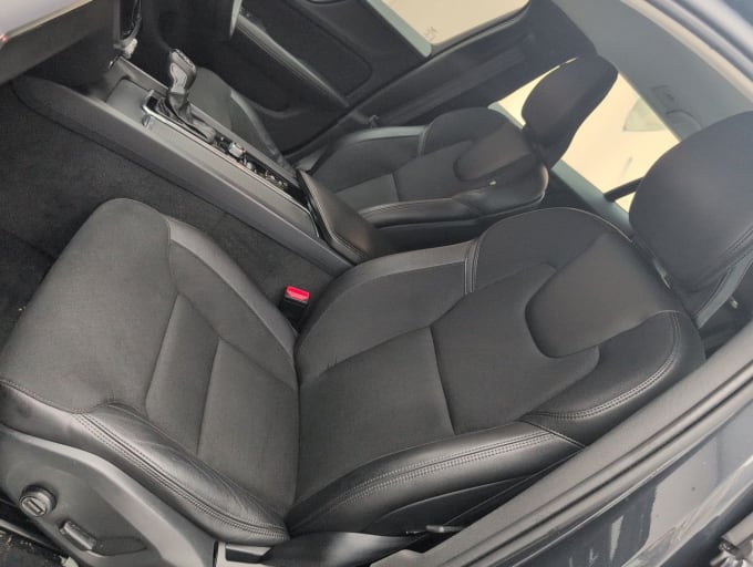 2025 Volvo V60
