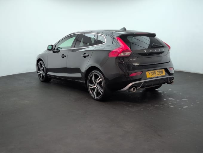 2025 Volvo V40