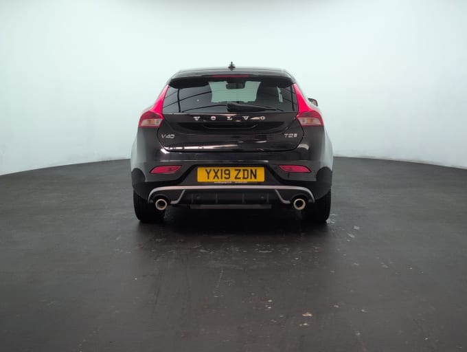 2025 Volvo V40