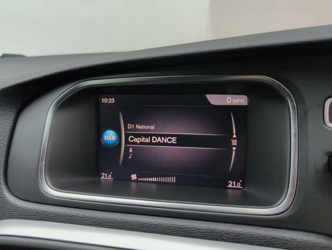 2025 Volvo V40