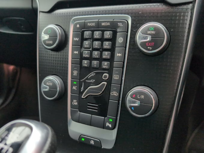 2025 Volvo V40