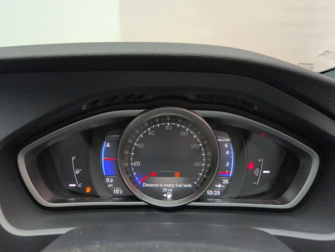 2025 Volvo V40