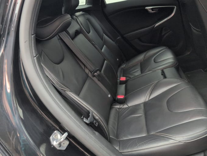 2025 Volvo V40