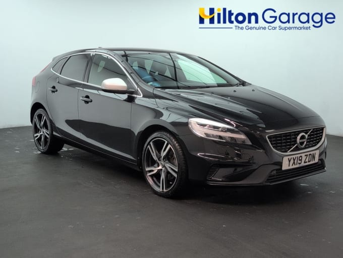 2025 Volvo V40