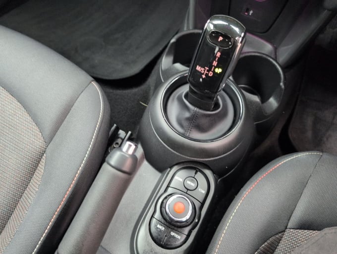 2025 Mini Hatch