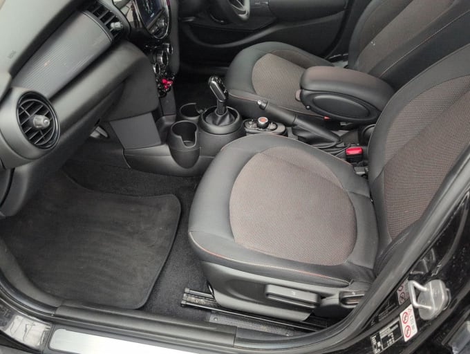 2025 Mini Hatch