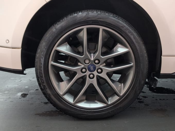 2025 Ford Edge