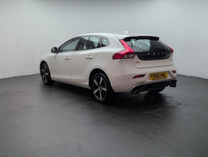 2025 Volvo V40