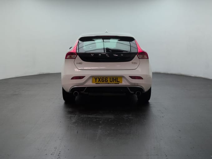 2025 Volvo V40