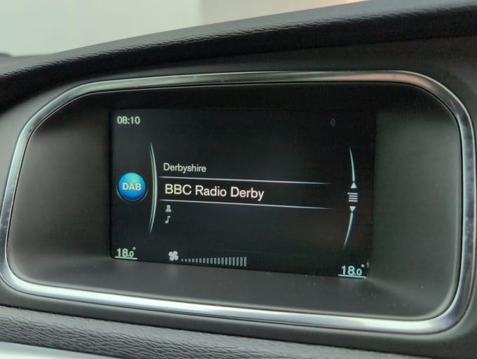 2025 Volvo V40