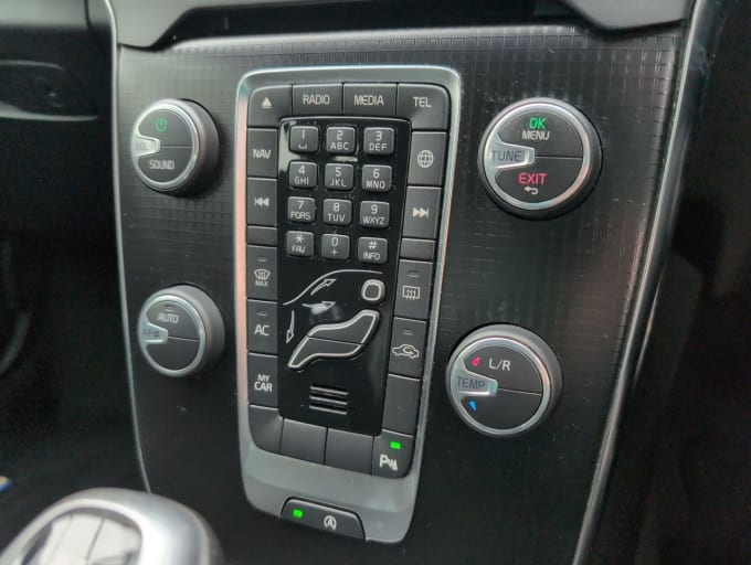 2025 Volvo V40
