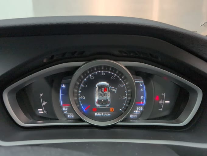 2025 Volvo V40