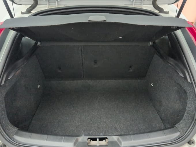 2025 Volvo V40
