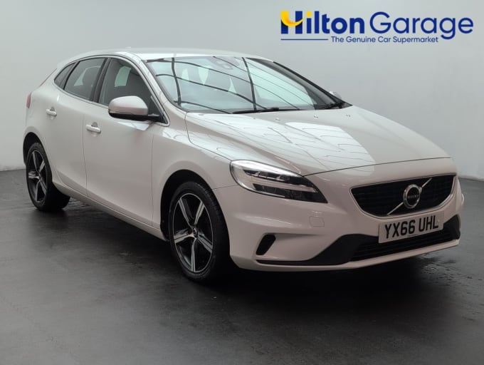 2025 Volvo V40