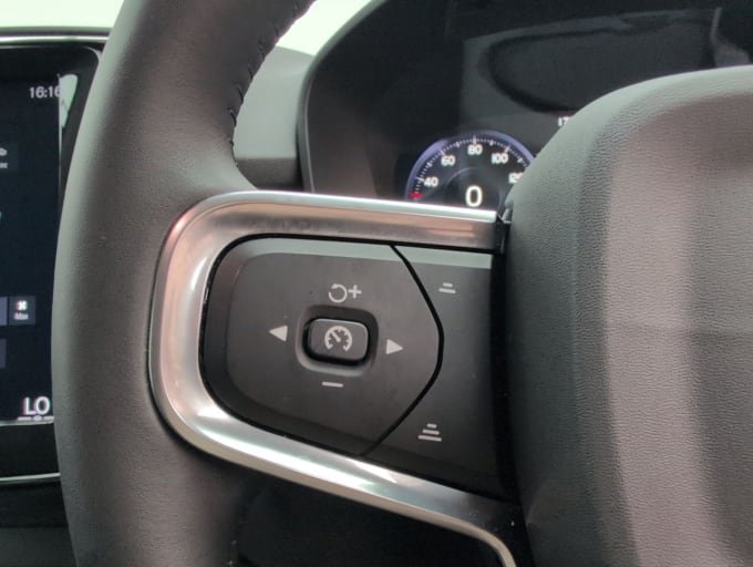 2025 Volvo Xc40