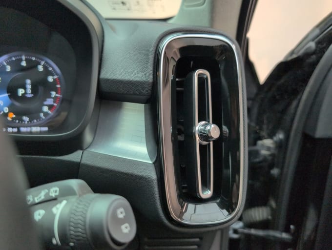 2025 Volvo Xc40