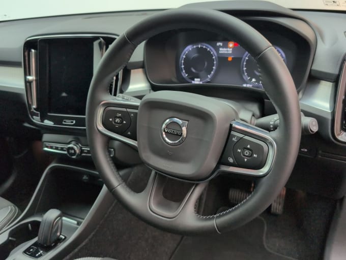 2025 Volvo Xc40