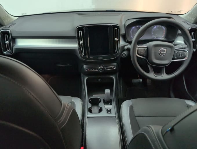 2025 Volvo Xc40