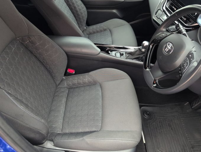 2025 Toyota C-hr