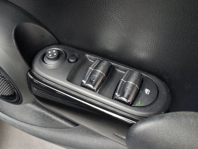 2025 Mini Hatch